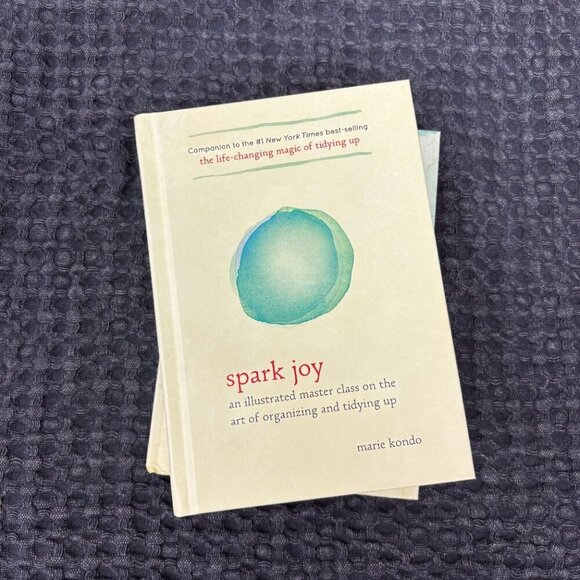 Marie Kondo Book Set - The Life-Changing Magic of Tidying Up + Spark Joy - Picture 4 of 5